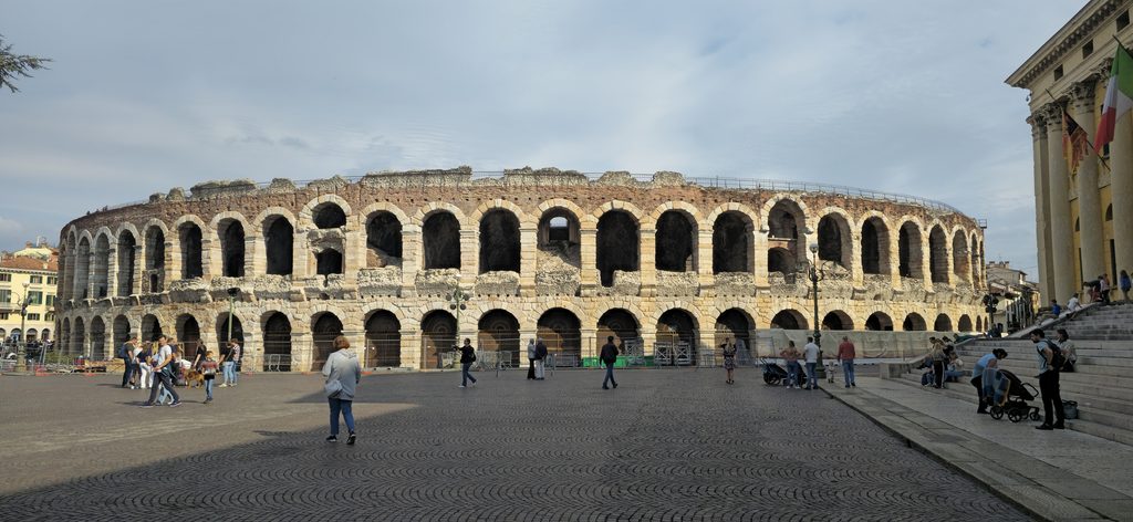 Arena von Verona, das berühmte römische Amphitheater im historischen Zentrum der Stadt.